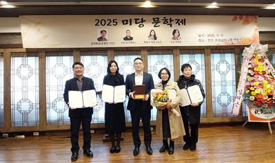 제10회 미당문학상 및 제3회 미당문학 전국지상백일장 수상자 @아시아뉴스전북=이두현 기자