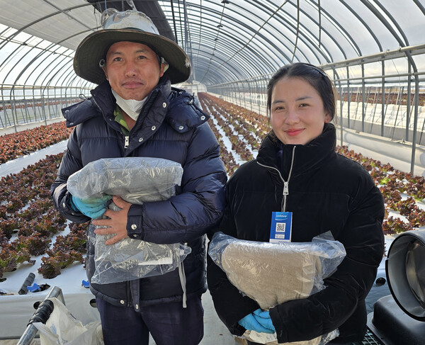 남원시는 올해 동남아 지역에서 입국해 내년 3월 이후 출국 예정인 근로자에게 매서운 한국의 겨울을 따뜻하게 날 수 있도록 방한복을 지급한다.@아시아뉴스전북